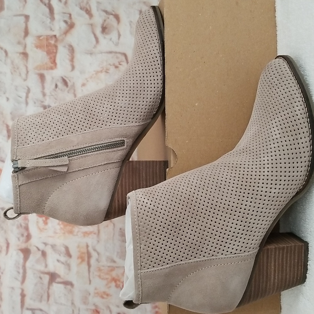 New dolce vita Josie Perforated Bootie - Picture 3 of 10